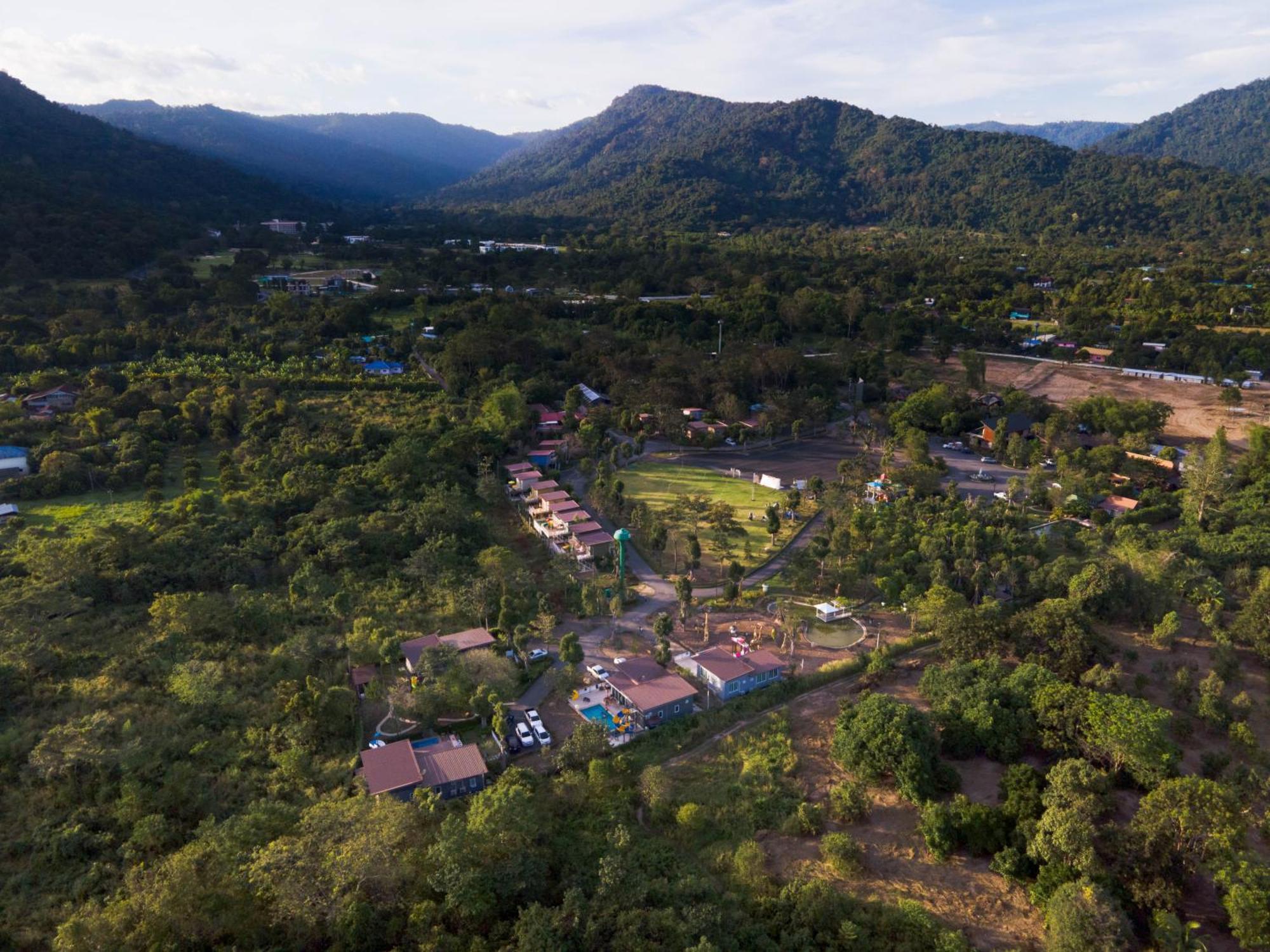 The Chamuang Forest Накхоннайок Экстерьер фото